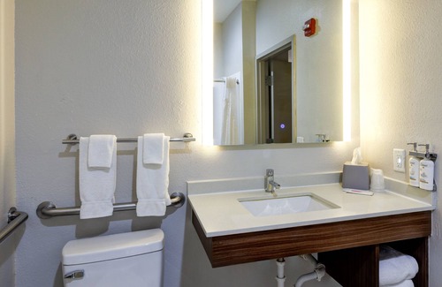 Shelbyville Hotel | Discover Holiday Inn Express Shelbyville with Pool & Breakfast
