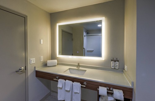 Shelbyville Hotel | Discover Holiday Inn Express Shelbyville with Pool & Breakfast