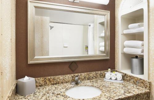 Arcadia Hotel | Ideal Stay at Holiday Inn Express & Suites Near Westgate Mall