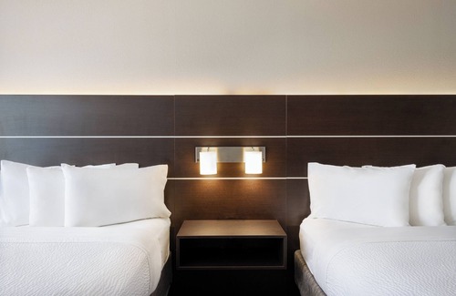 Forest Oaks Hotel | Comfort and Convenience at Holiday Inn Express Spring Hill
