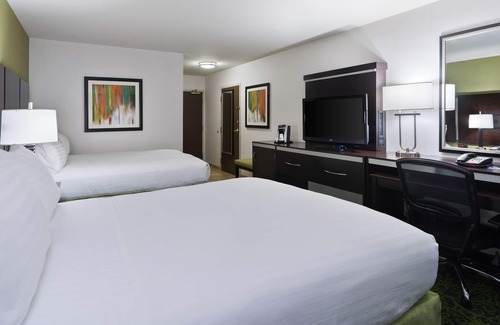 Arlington Heights Hotel | Convenient Holiday Inn Express & Suites in Stroudsburg