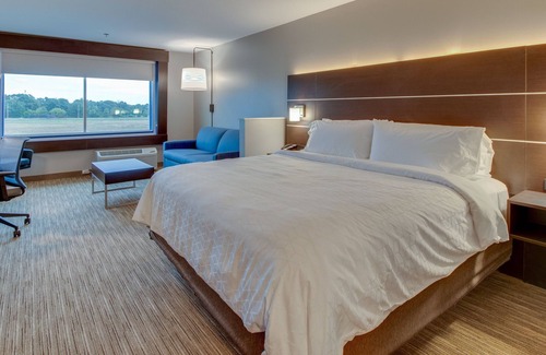 Union City Hotel | Top-Rated Holiday Inn Express & Suites Union City with Pool