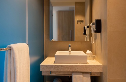 Hoskote Hotel | Comfortable Stay at Holiday Inn Express Bengaluru Old Madras