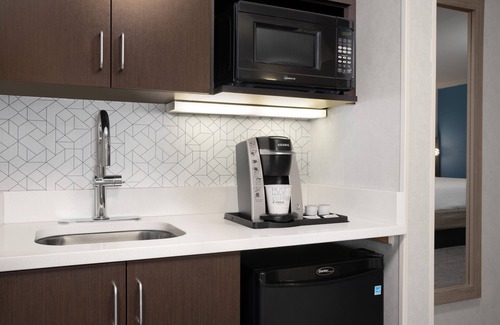 Jefferson Manor Hotel | Inviting Holiday Inn Express & Suites Alexandria Awaits You