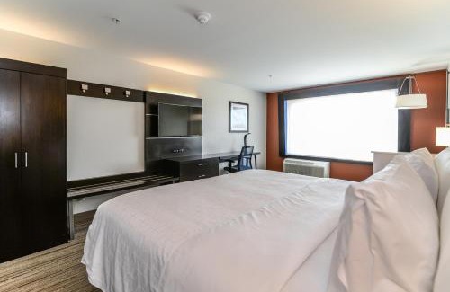 Allen Park Hotel | Explore Holiday Inn Express & Suites in Allen Park, MI