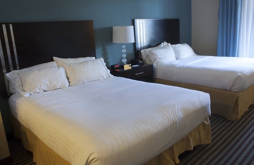 Austintown Hotel | Discover Holiday Inn Express & Suites Youngstown West