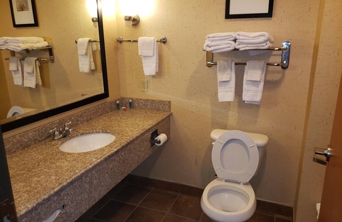 Bridgeport Hotel | Convenient Hometown Executive Suites with Pool & Restaurant