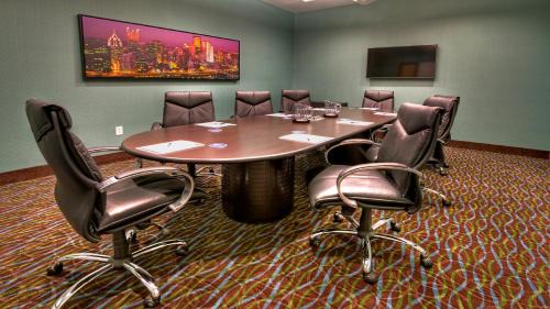 Canonsburg Hotel | Guest Rated: Holiday Inn Express & Suites Pittsburgh SW