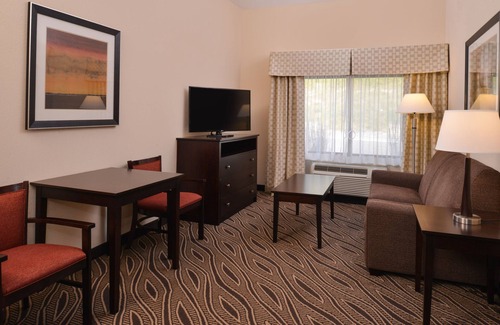 Strabane Hotel | Top-Rated Holiday Inn Express & Suites Washington Accommodations
