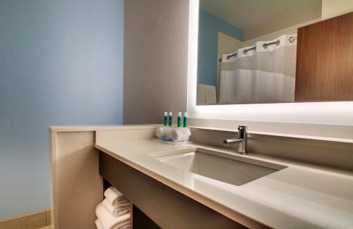 Mount Pleasant Hotel | Guest Rated 8.5: Holiday Inn Express Charleston NE with Breakfast