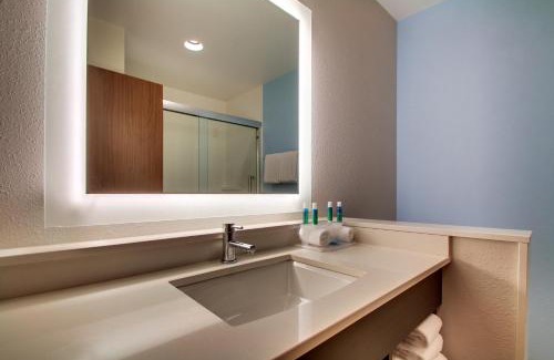 Mount Pleasant Hotel | Guest Rated 8.5: Holiday Inn Express Charleston NE with Breakfast