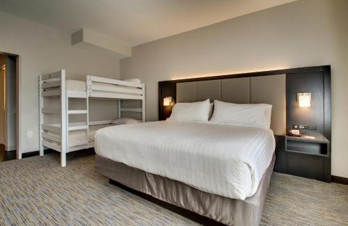 Mount Pleasant Hotel | Guest Rated 8.5: Holiday Inn Express Charleston NE with Breakfast