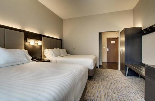 Mount Pleasant Hotel | Guest Rated 8.5: Holiday Inn Express Charleston NE with Breakfast
