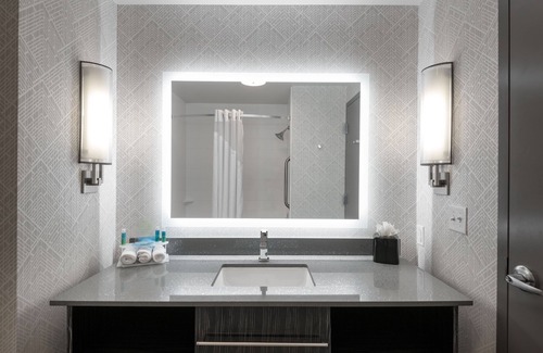 Toddville Road Hotel | Convenient Holiday Inn Express & Suites Near Charlotte Airport