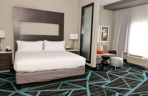 Toddville Road Hotel | Convenient Holiday Inn Express & Suites Near Charlotte Airport