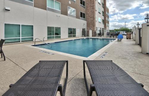 Northeast Houston Hotel | Discover Holiday Inn Express & Suites - Houston East's Best Amenities