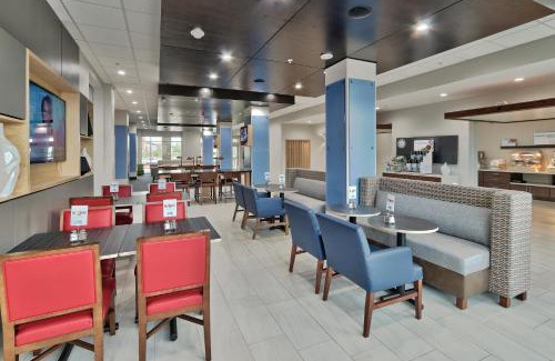 Northeast Houston Hotel | Discover Holiday Inn Express & Suites - Houston East's Best Amenities