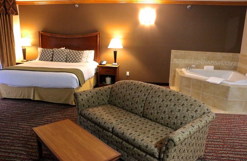 Fort Pierre Hotel | Comfort and Convenience at Holiday Inn Express Fort Pierre