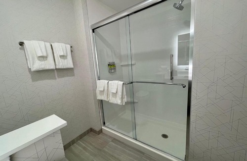 Fort Smith Hotel | Top-Rated Holiday Inn Express & Suites - Ft. Smith Airport