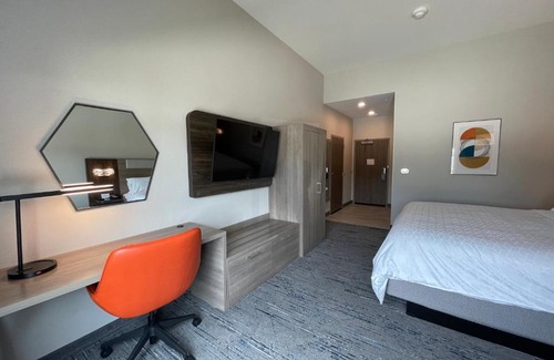 Fort Smith Hotel | Top-Rated Holiday Inn Express & Suites - Ft. Smith Airport