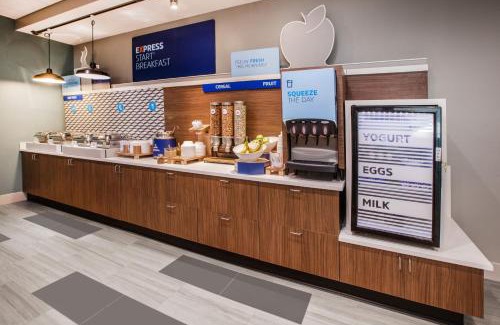 Great Bend Hotel | Pet-Friendly Holiday Inn Express & Suites - Rated 8.2/10