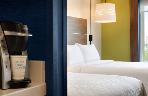 La Grange Hotel | Enjoy Family-Friendly Comfort at Holiday Inn Express La Grange