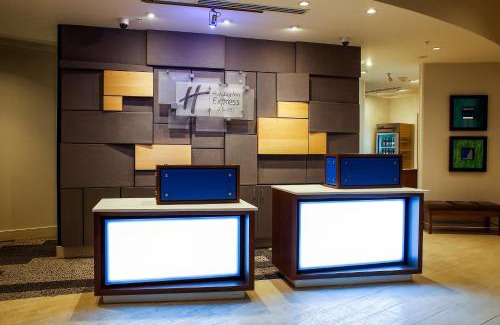 West Main Historic District Hotel | Accessible Comfort at Holiday Inn Express Downtown Louisville
