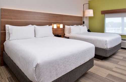 Melbourne Hotel | Top-Rated Holiday Inn Express & Suites with Pool and Spa