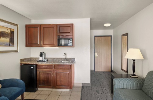 New Buffalo Hotel | Enjoy Family-Friendly Stays at Holiday Inn Express New Buffalo