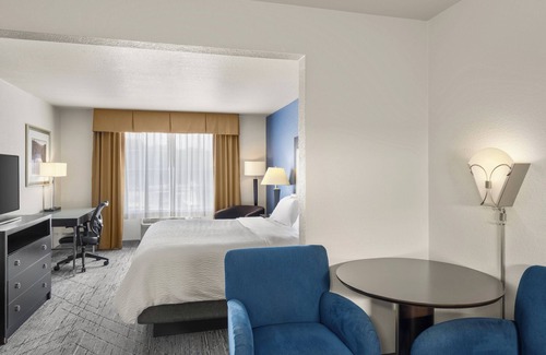 New Buffalo Hotel | Enjoy Family-Friendly Stays at Holiday Inn Express New Buffalo