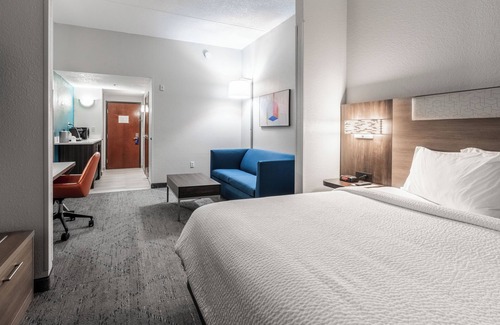 Deltona Lakes Hotel | Discover Comfort at Holiday Inn Express & Suites Orange City