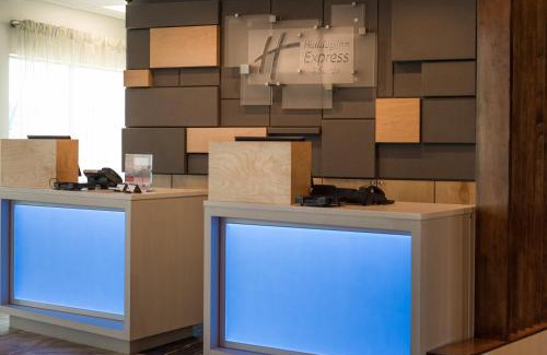 Galt Hotel | Top-Rated Holiday Inn Express & Suites Rock Falls - Pet Friendly