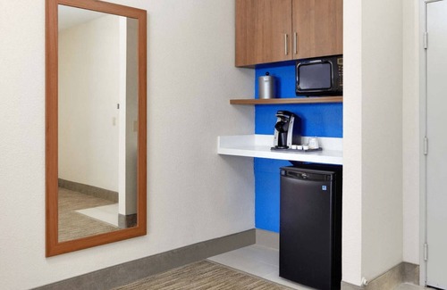 Round Rock Hotel | Relax at Holiday Inn Express & Suites Austin Round Rock