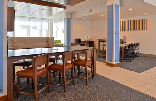 Southgate Hotel | Eco-Friendly Holiday Inn Express & Suites Southgate Near Detroit