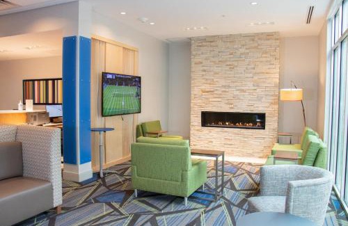 Cottondale Hotel | Inviting Holiday Inn Express & Suites - Tuscaloosa East