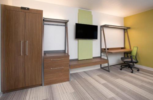 Versailles Hotel | Guest Rated 8.9: Holiday Inn Express & Suites Lexington W