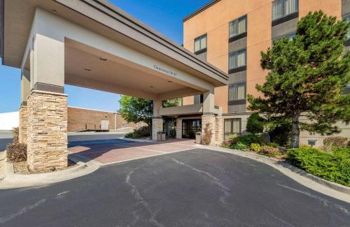 Weatherford Hotel | Family-Friendly Comfort Inn & Suites with Pool Access