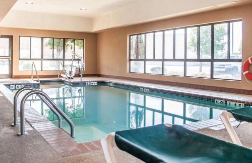 Weatherford Hotel | Family-Friendly Comfort Inn & Suites with Pool Access