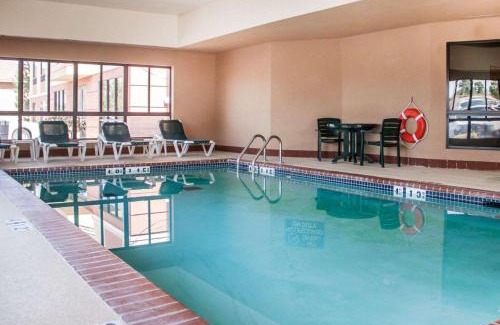 Weatherford Hotel | Family-Friendly Comfort Inn & Suites with Pool Access