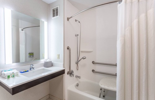 White Haven Hotel | Comfortable Stay at Holiday Inn Express & Suites Poconos