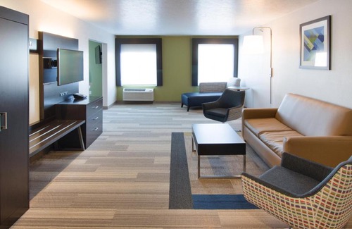 Worthington Hotel | Pet-Friendly Holiday Inn Express & Suites with Ocean Views