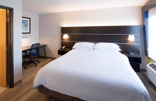 Worthington Hotel | Pet-Friendly Holiday Inn Express & Suites with Ocean Views