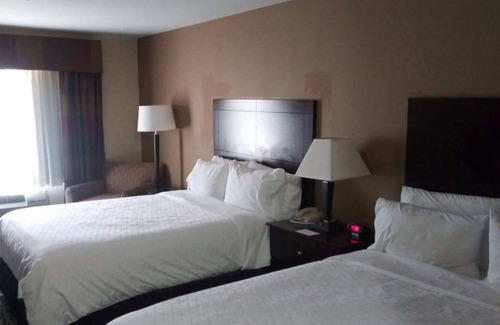 Zanesville Hotel | Modern Comfort at Holiday Inn Express & Suites Zanesville North