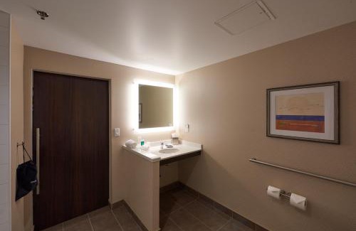 Terra Nova Hotel | Modern Comfort at Holiday Inn Express St. John's Airport