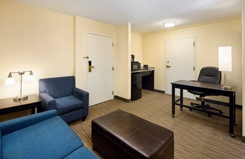 Alpharetta Hotel | Comfortable Stay at Holiday Inn Express & Suites Alpharetta