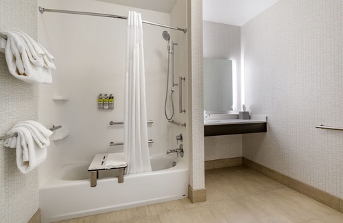 Carlisle Hotel | Top-Rated Holiday Inn Express & Suites Carlisle I-81 Getaway