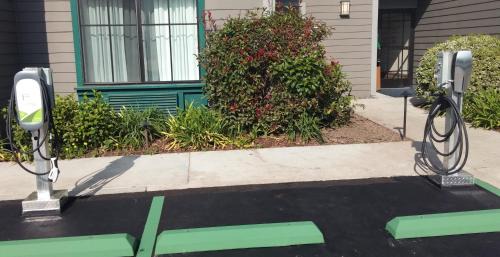Carpinteria Hotel | Pet-Friendly Holiday Inn Express & Suites Carpinteria Getaway