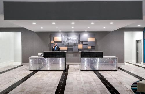 Toddville Road Hotel | Discover Holiday Inn Express & Suites - Charlotte Airport