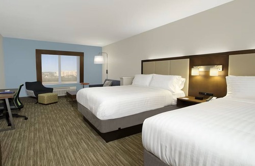 Columbus Hotel | Discover Comfort at Holiday Inn Express & Suites Columbus North