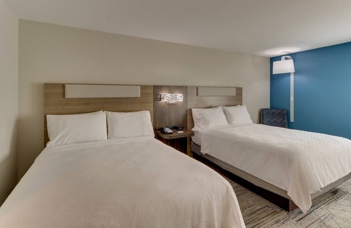 Columbus Hotel | Discover Comfort at Holiday Inn Express & Suites Columbus North